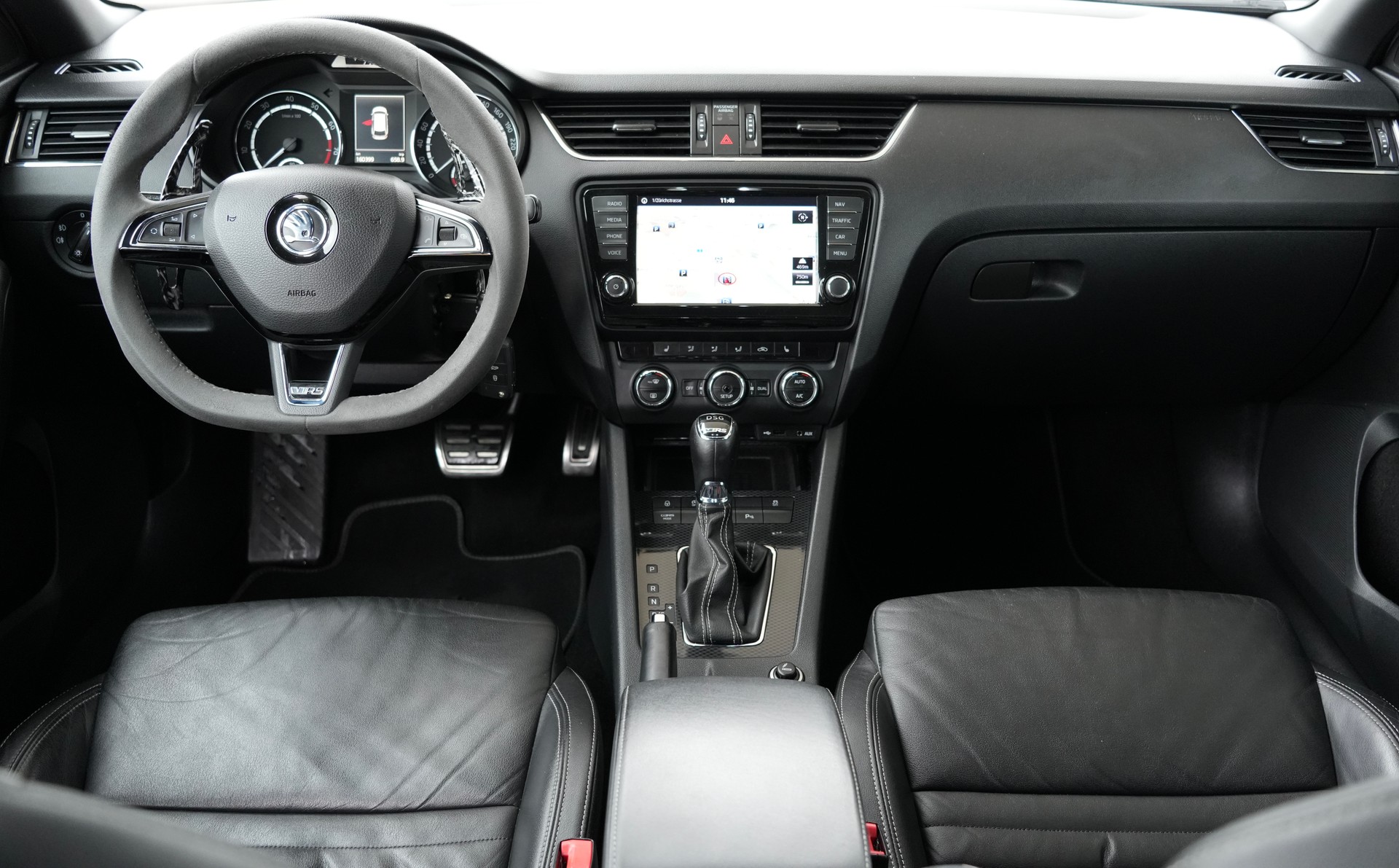 SKODA Octavia Combi 2.0 TSI RS DSG-image-9
