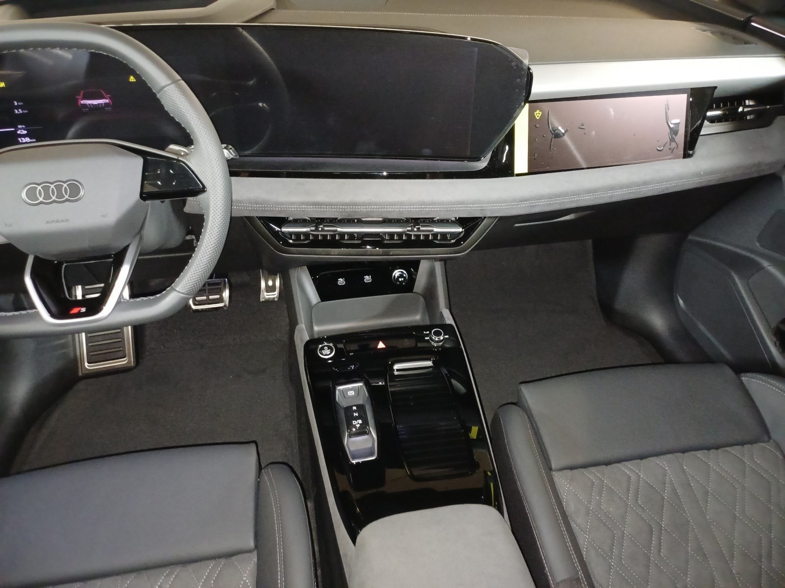 AUDI Q6 e-tron quattro-image-10