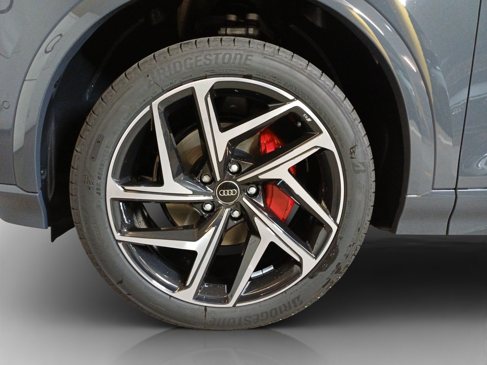 AUDI Q6 e-tron quattro-image-15