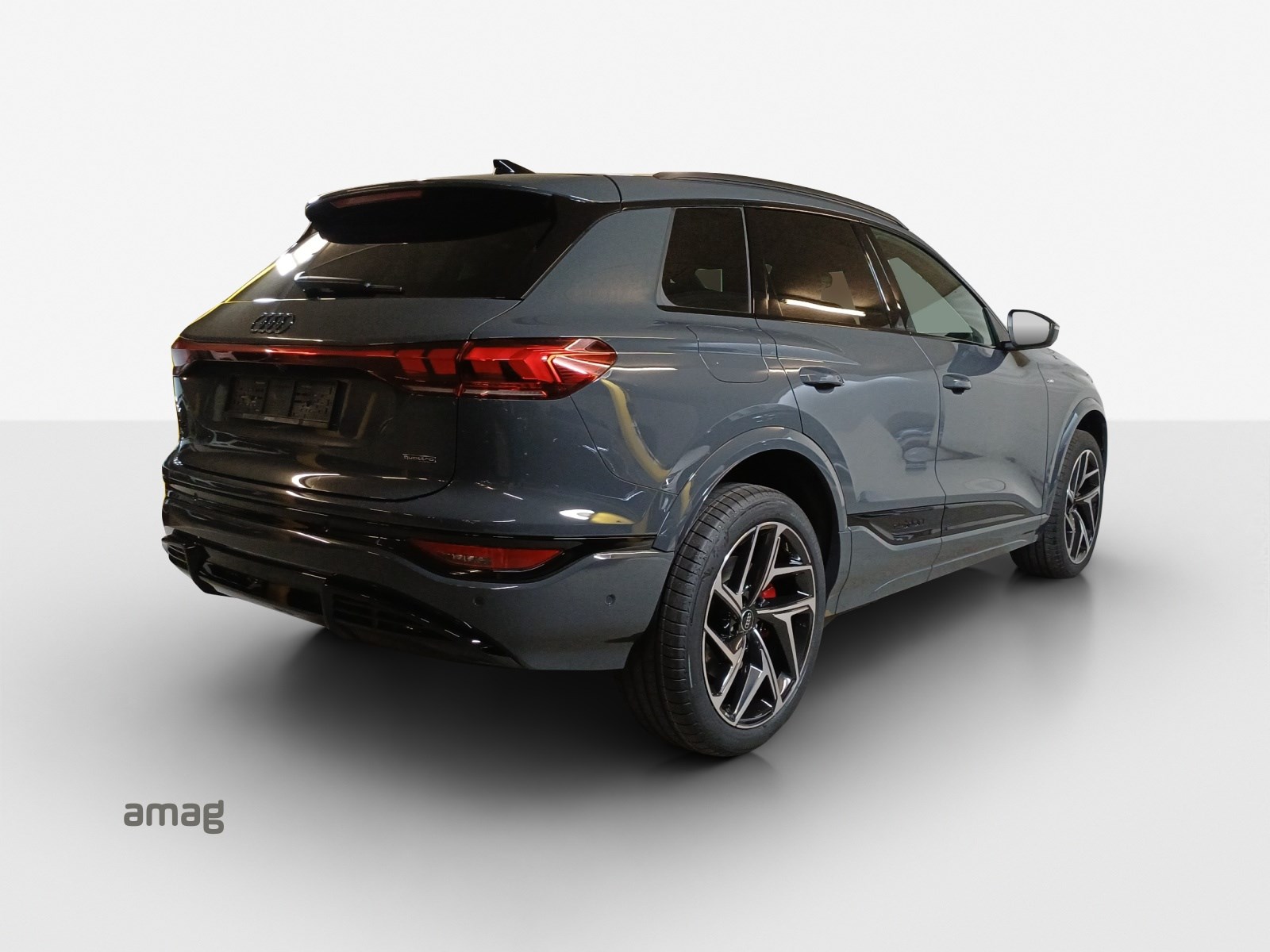 AUDI Q6 e-tron quattro-image-4
