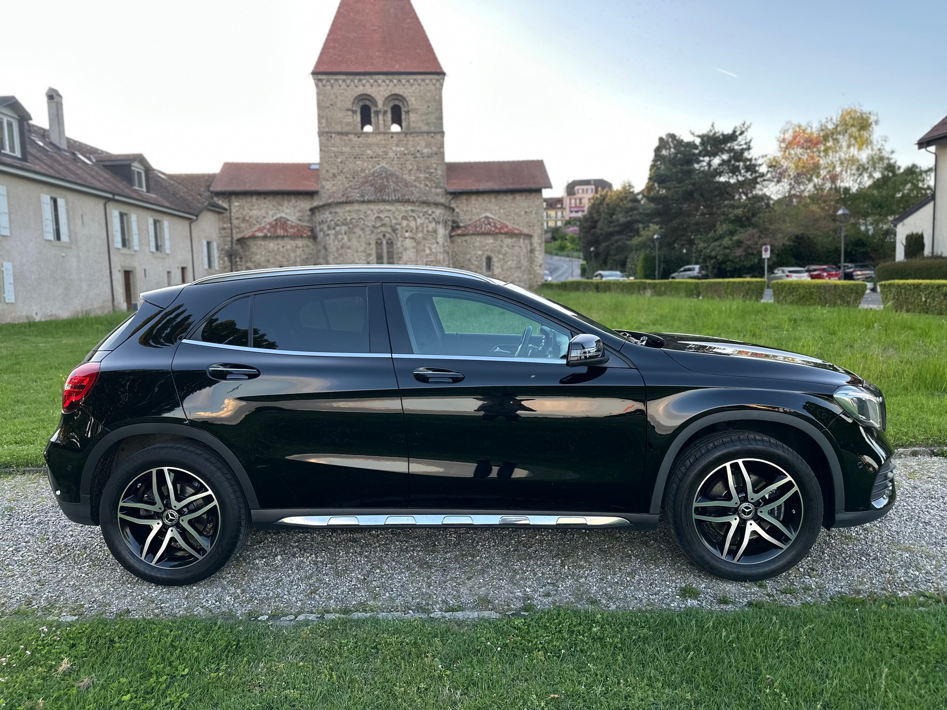 MERCEDES-BENZ GLA 220 AMG Line 4Matic 7G-DCT-showroom-element-1