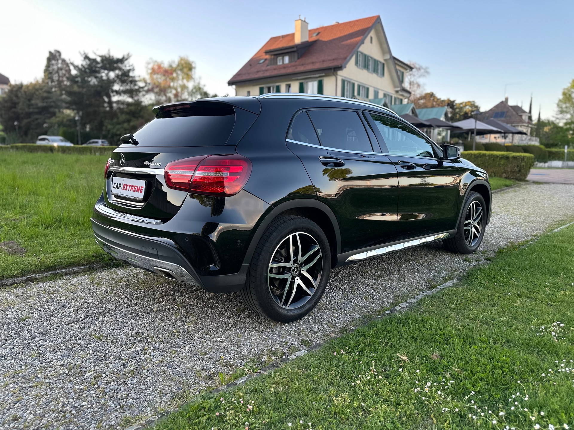 MERCEDES-BENZ GLA 220 AMG Line 4Matic 7G-DCT-showroom-element-2
