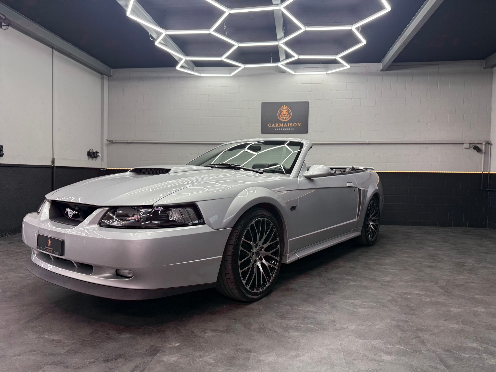 FORD Mustang GT Convertibl-showroom-element-2