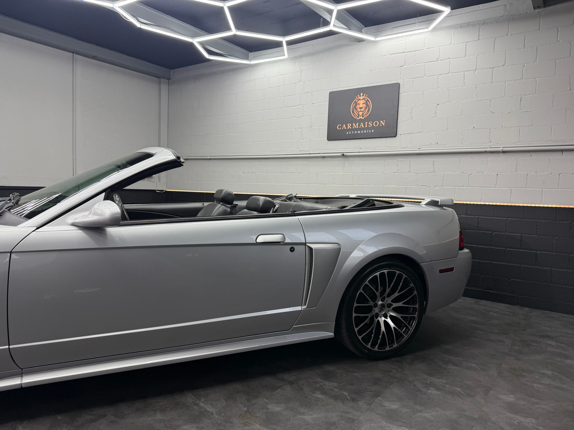 FORD Mustang GT Convertibl-showroom-element-3