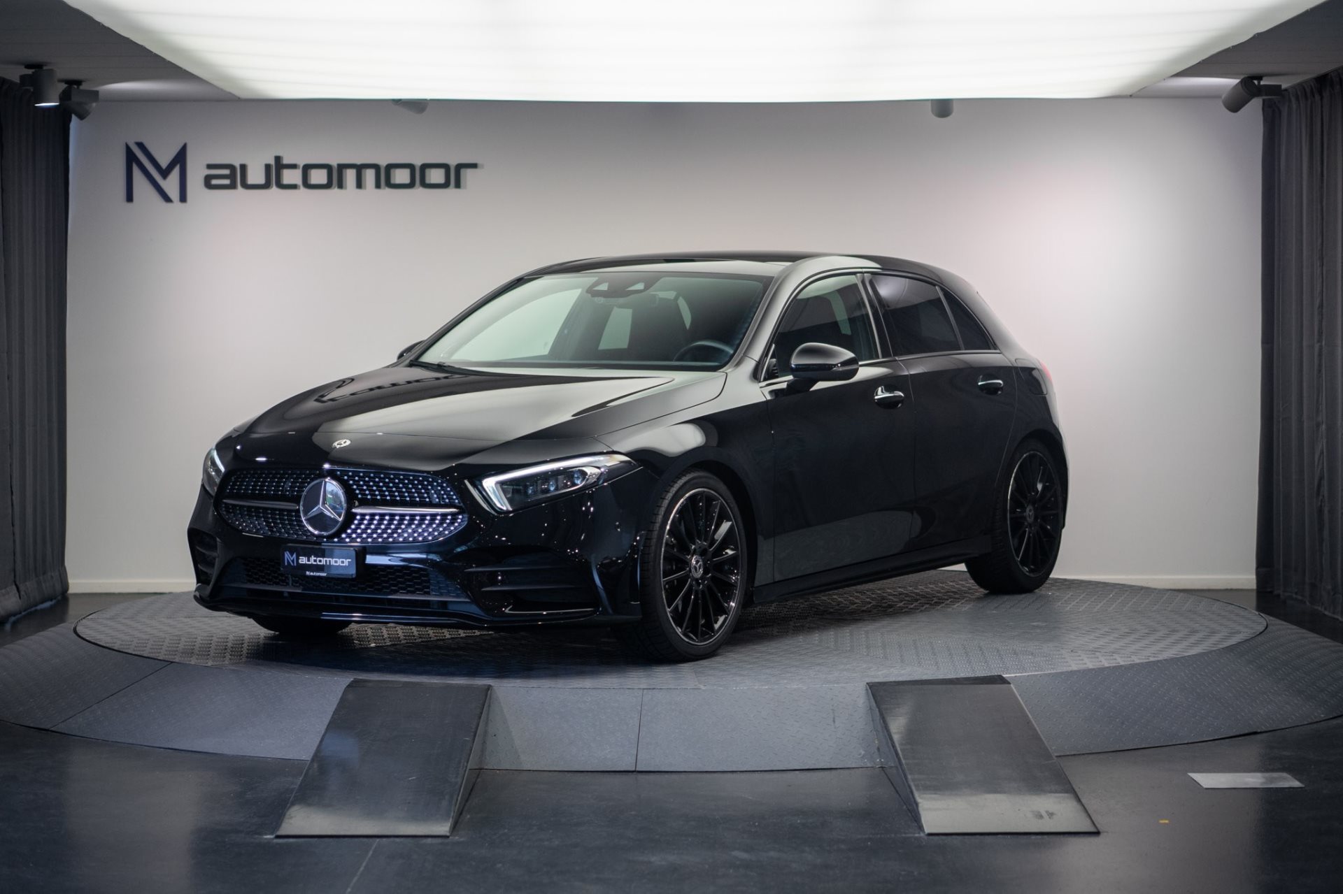 MERCEDES-BENZ A 250 AMG Line 7G-DCT *Gratisservice* *Panorama* *Burmester* *Memory*