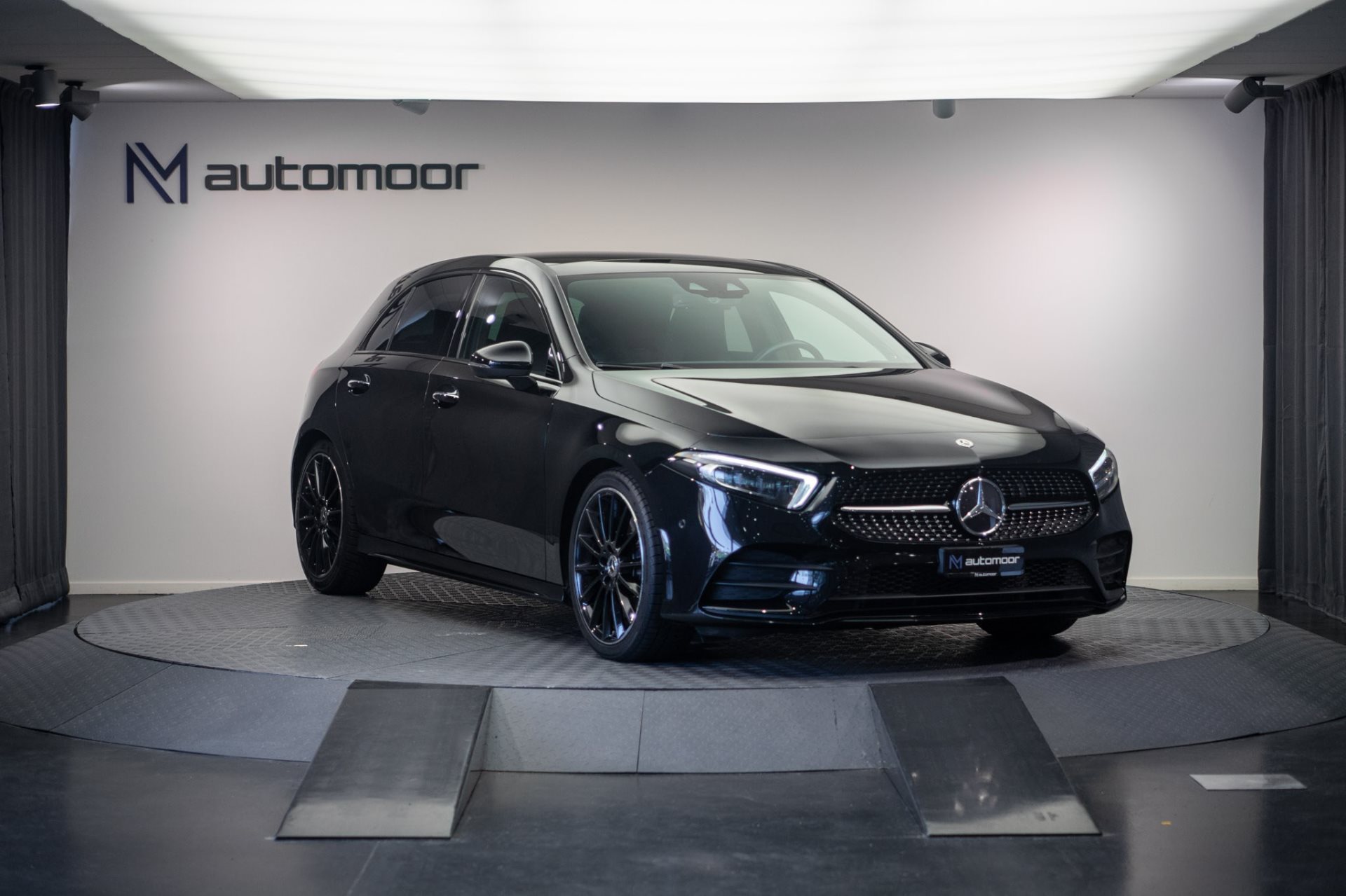 MERCEDES-BENZ A 250 AMG Line 7G-DCT *Gratisservice* *Panorama* *Burmester* *Memory*-showroom-element-2