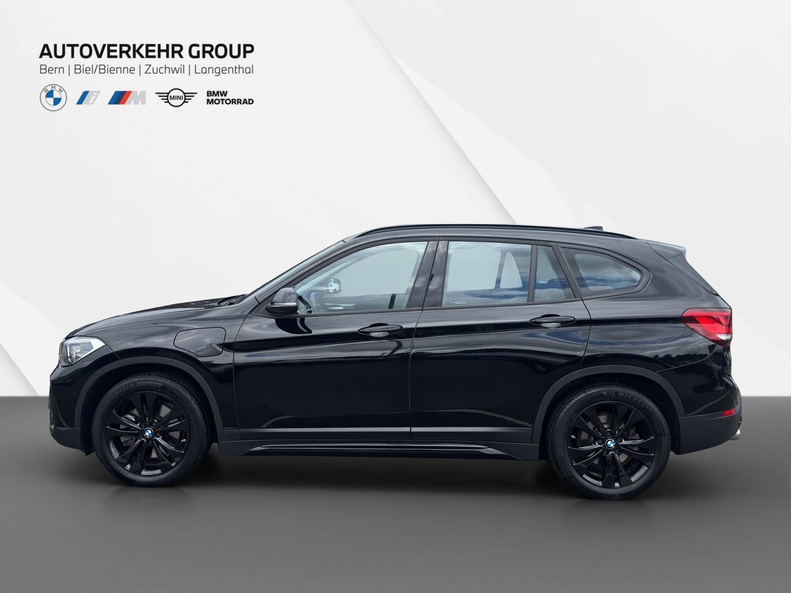 BMW X1 xDrive 25e Sport Line-showroom-element-2