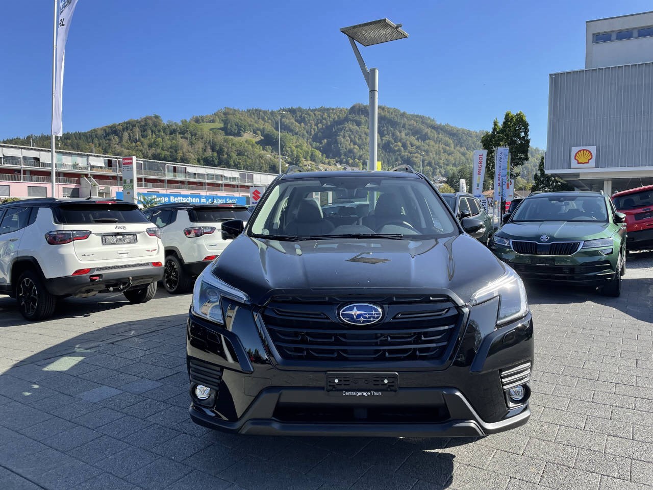 SUBARU Forester Station 2.0i e-Boxer Black Edition-image-2