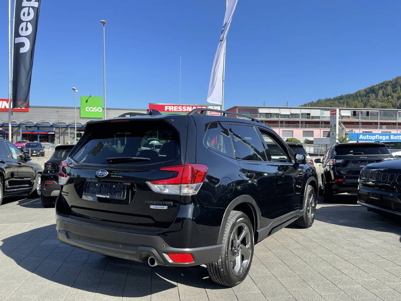 SUBARU Forester Station 2.0i e-Boxer Black Edition-image-3