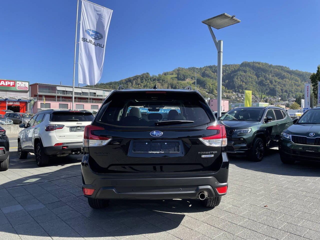 SUBARU Forester Station 2.0i e-Boxer Black Edition-image-4