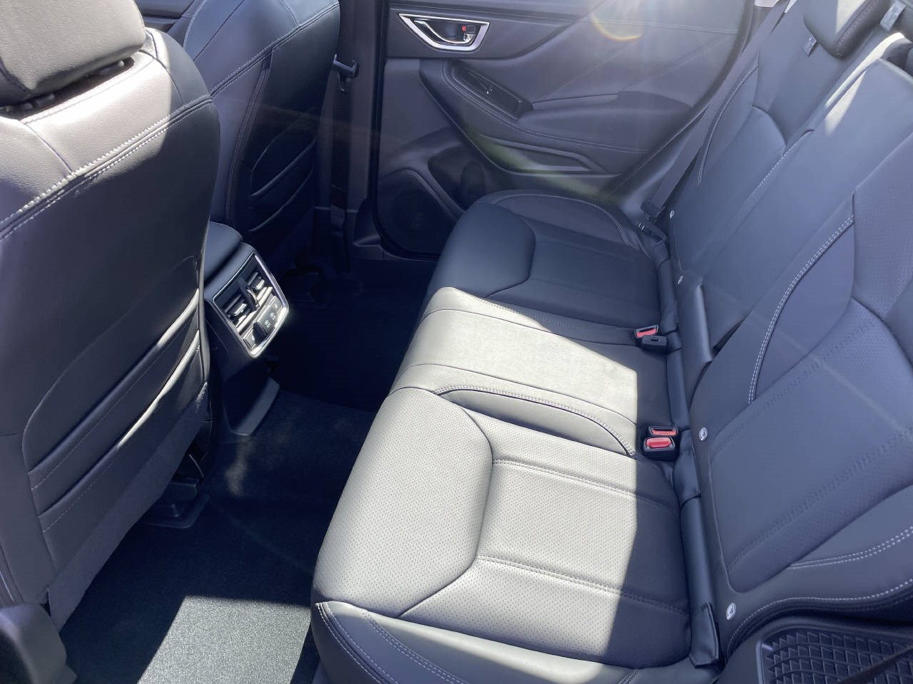 SUBARU Forester Station 2.0i e-Boxer Black Edition-image-8