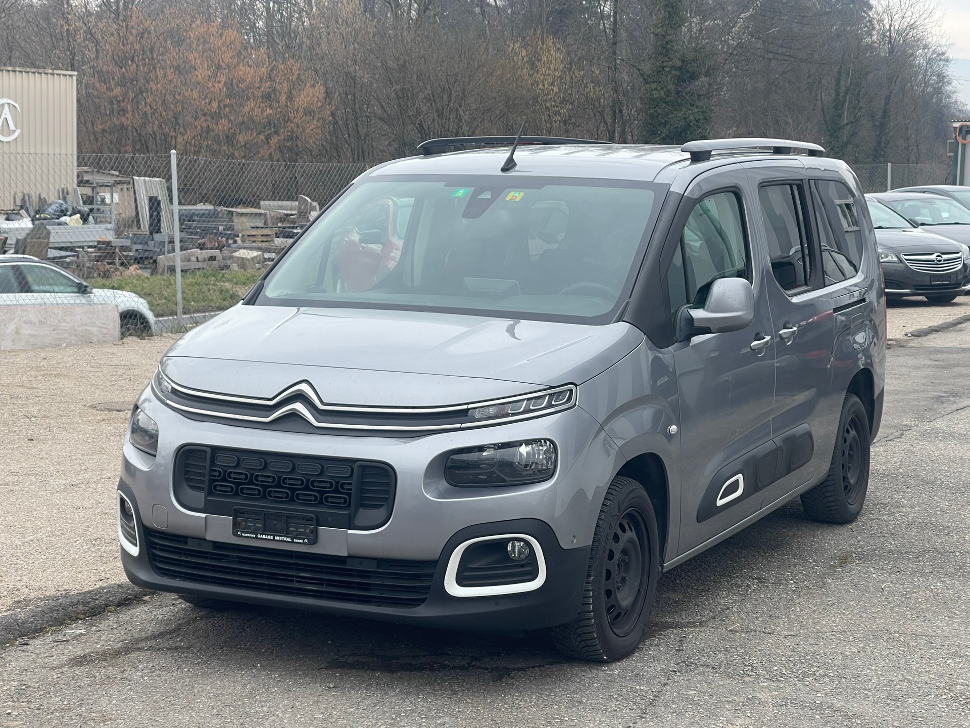 CITROEN Berlingo XL 1.2i PureTech 7 Plätze Feel-showroom-element-1
