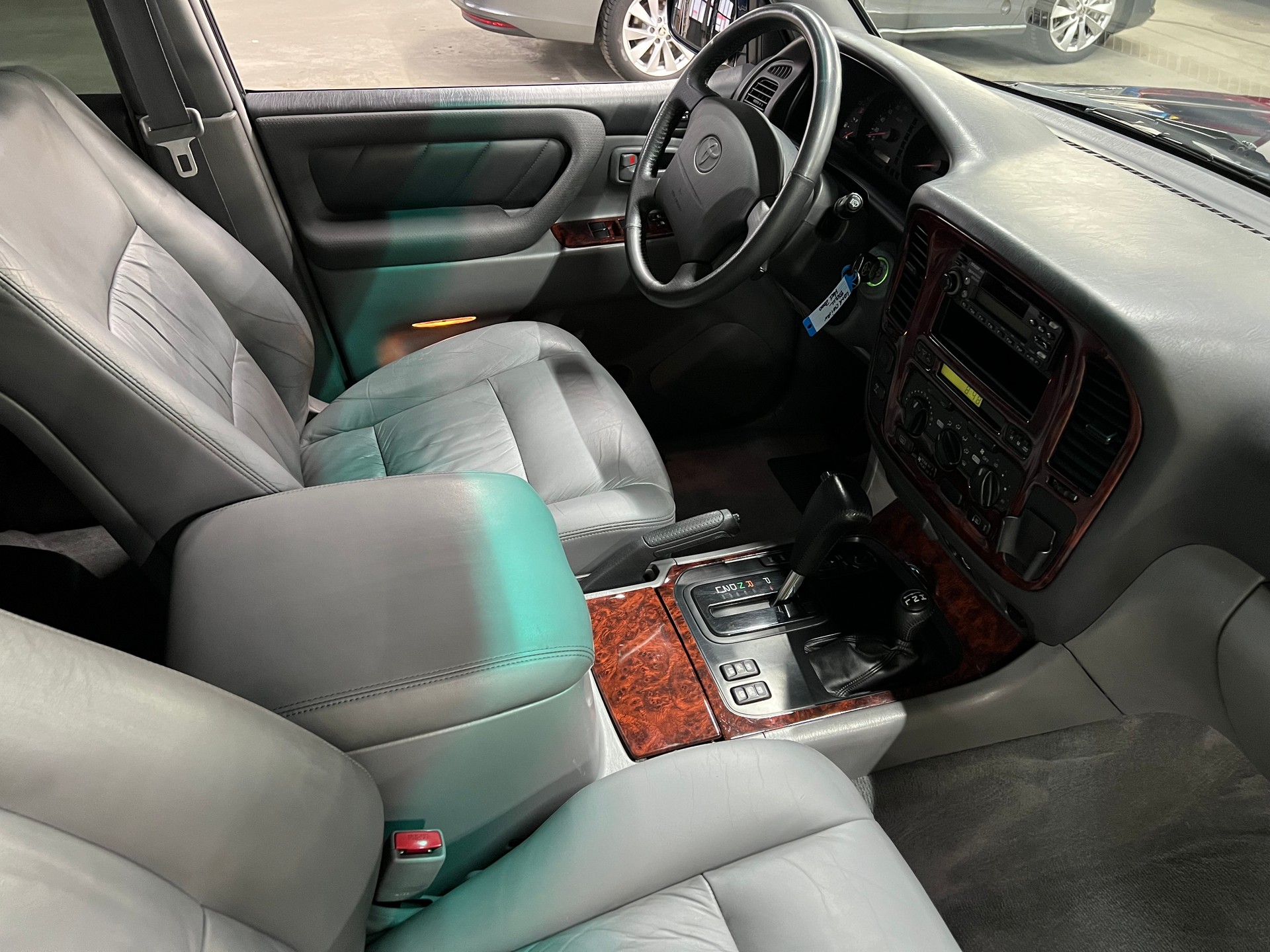 TOYOTA LAND CRUISER 500 4.2 TD. FRISCH AB MFK. NEUES FAHRWERK. AB SERVICE. TOP GEPFLEGT. VON PRIVAT. MIT AHK 3500 KG.-showroom-element-2