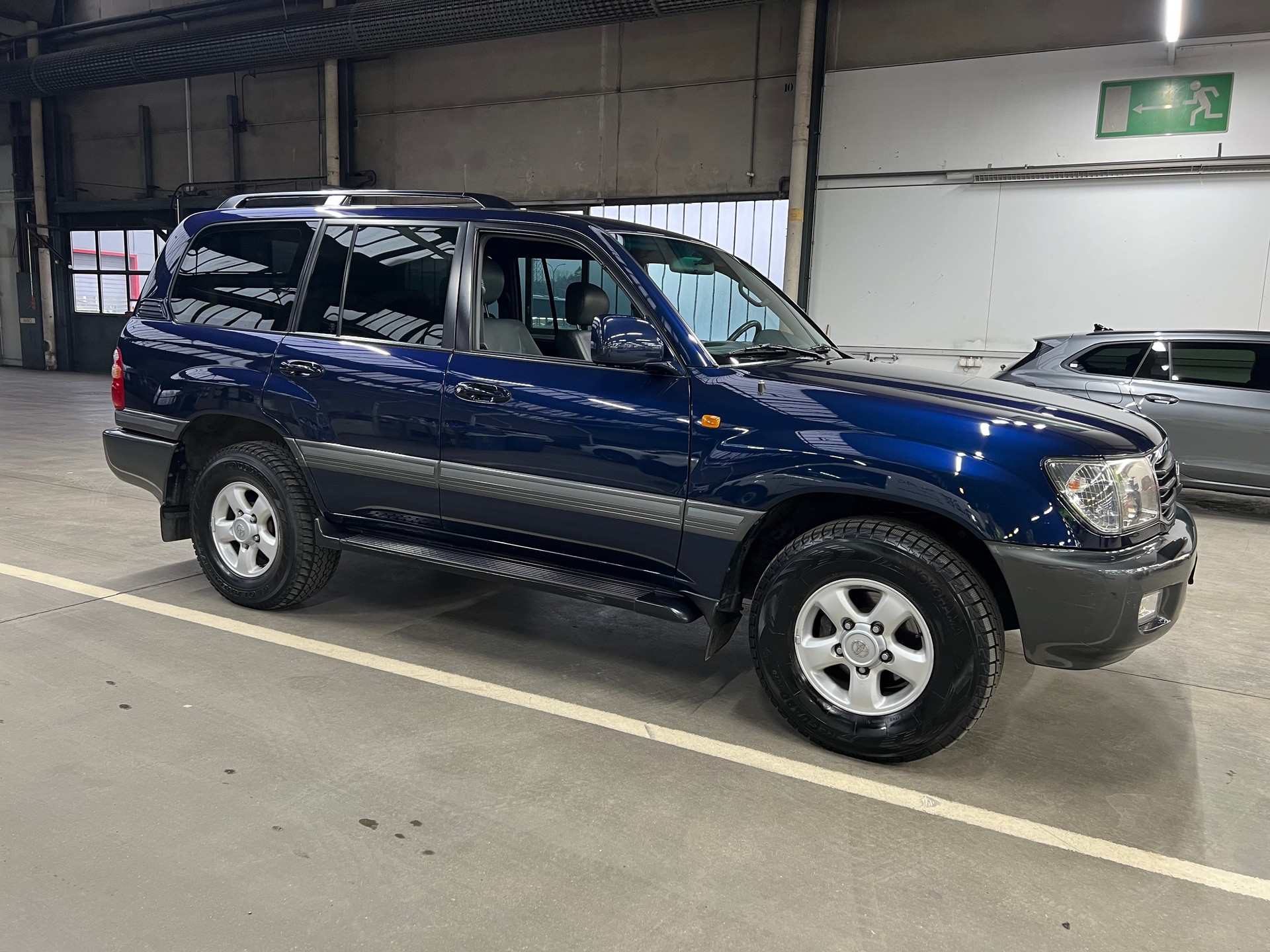 TOYOTA LAND CRUISER 500 4.2 TD. FRISCH AB MFK. NEUES FAHRWERK. AB SERVICE. TOP GEPFLEGT. VON PRIVAT. MIT AHK 3500 KG.-showroom-element-1