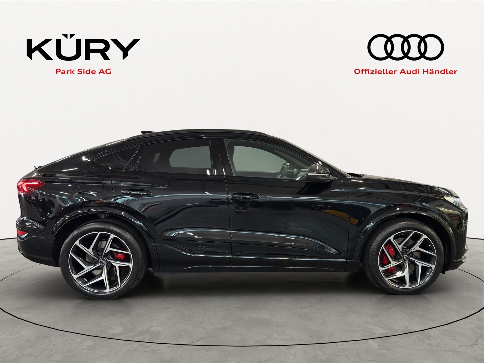 AUDI Q6 Sportback e-tron quattro-showroom-element-2