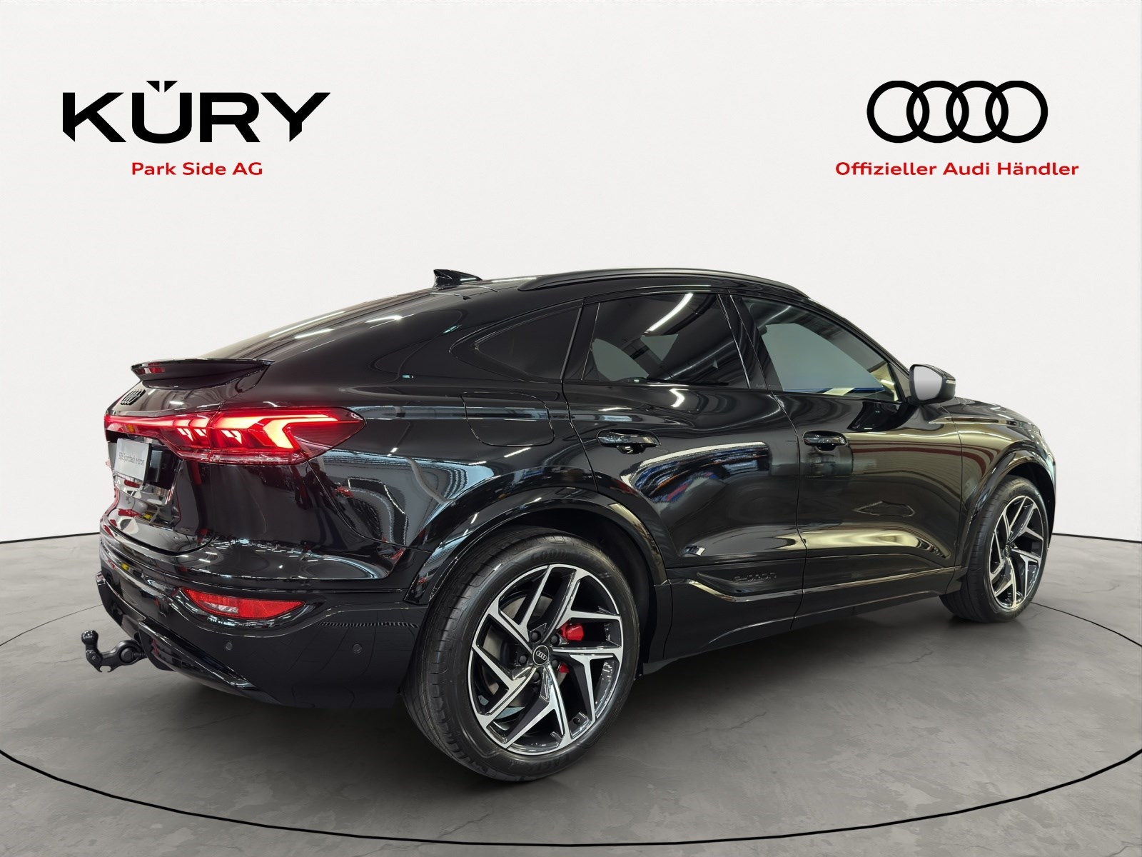 AUDI Q6 Sportback e-tron quattro-showroom-element-3