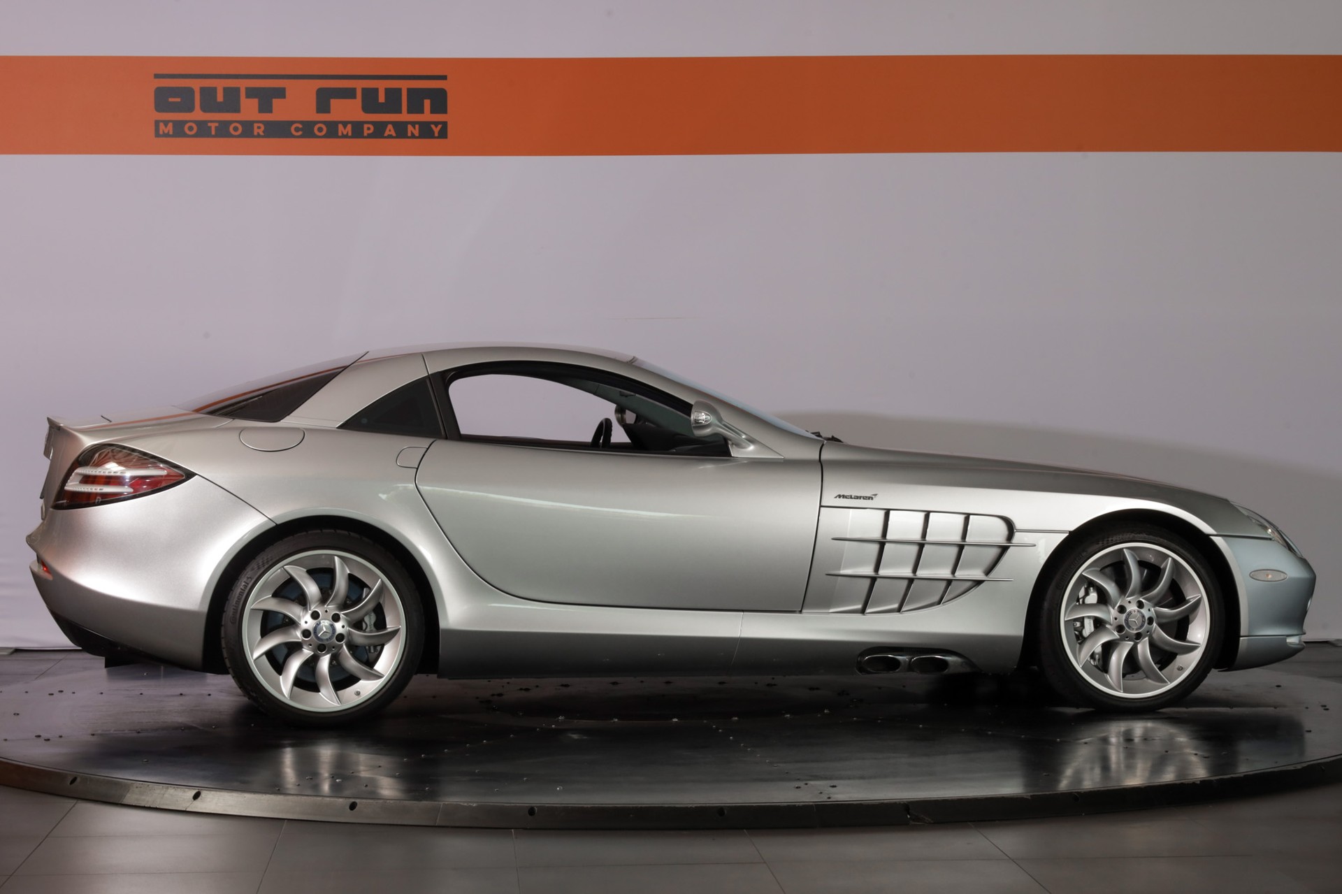 MERCEDES-BENZ SLR McLaren Coupé-showroom-element-3