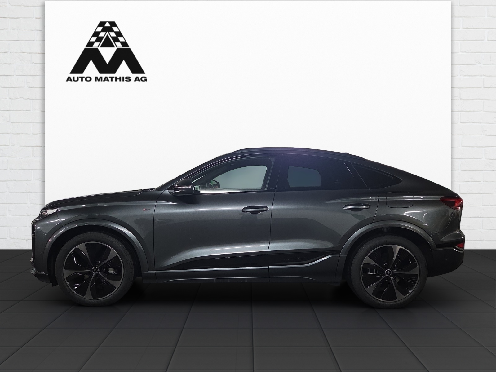 AUDI Q6 Sportback e-tron quattro-showroom-element-2