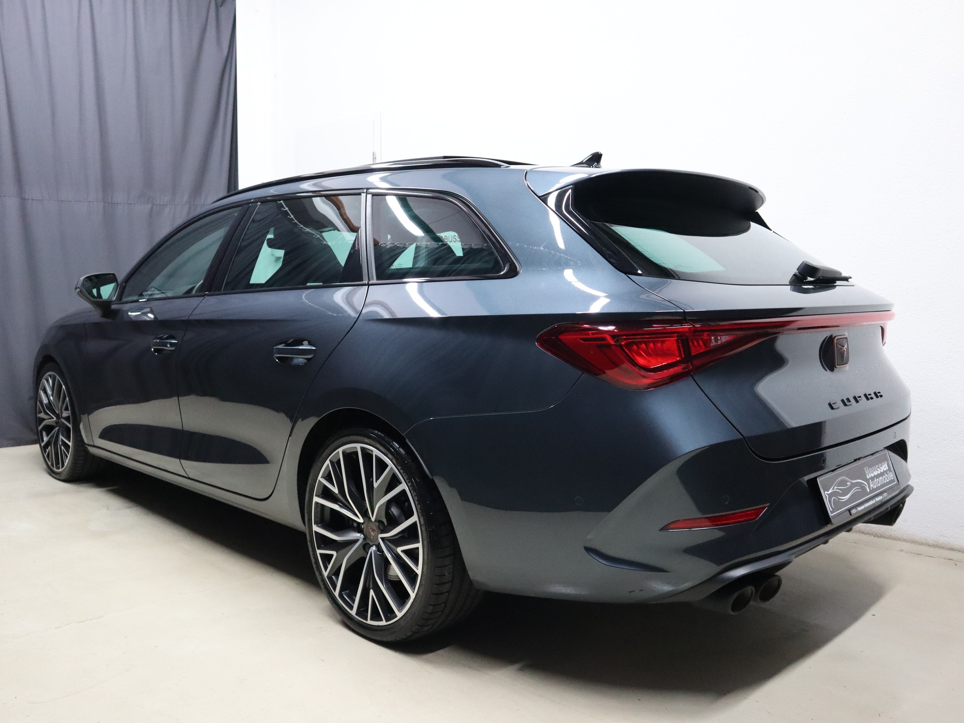 CUPRA LEON ST 2.0 TSI VZ DSG 4Drive - Panorama - Digital Cockpit - Navi - Sportsitze - DCC - 310 PS-showroom-element-3