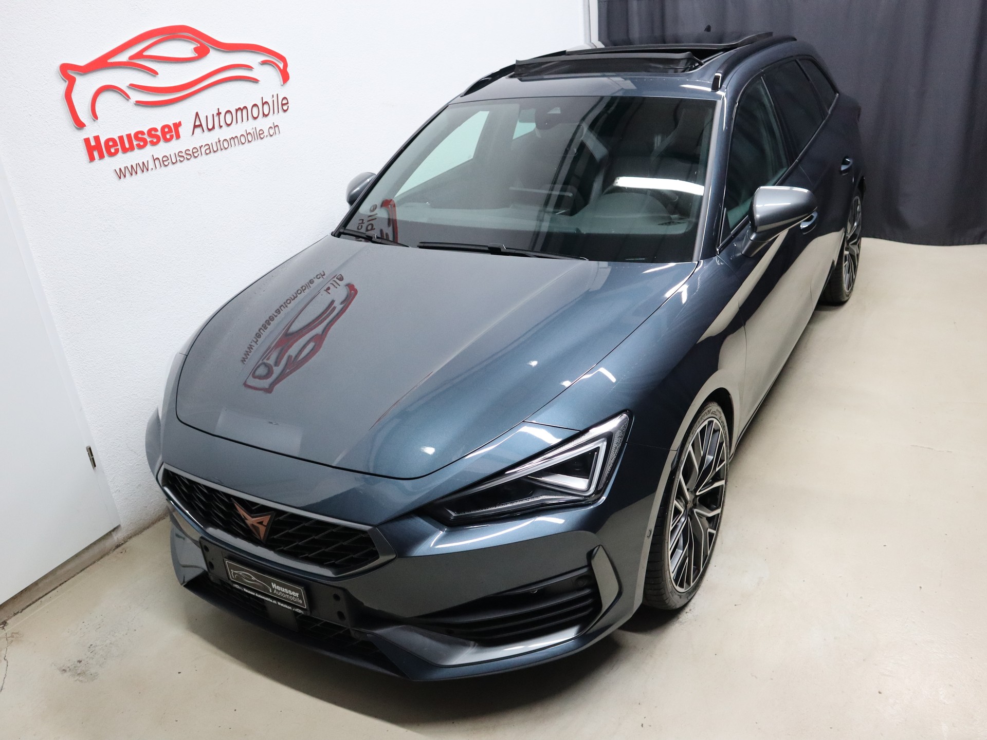 CUPRA LEON ST 2.0 TSI VZ DSG 4Drive - Panorama - Digital Cockpit - Navi - Sportsitze - DCC - 310 PS-showroom-element-2