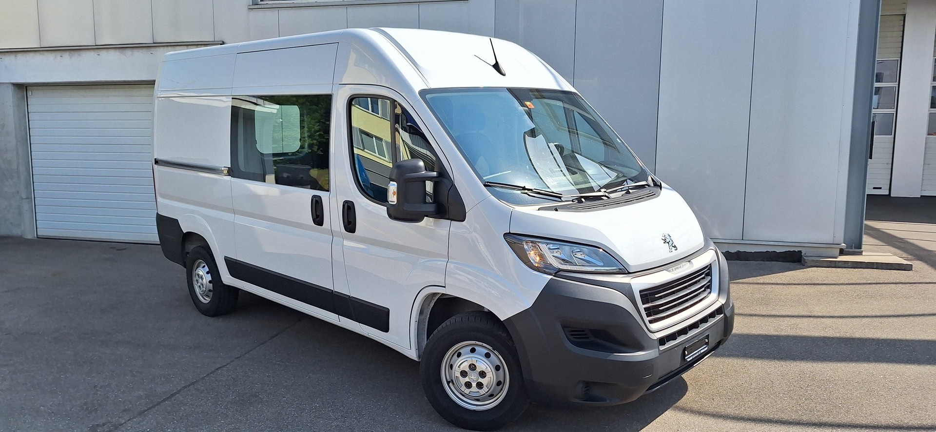PEUGEOT Boxer Kaw. 335 L2H2 2.2 BlueHDi 140 Premium S/S-showroom-element-1