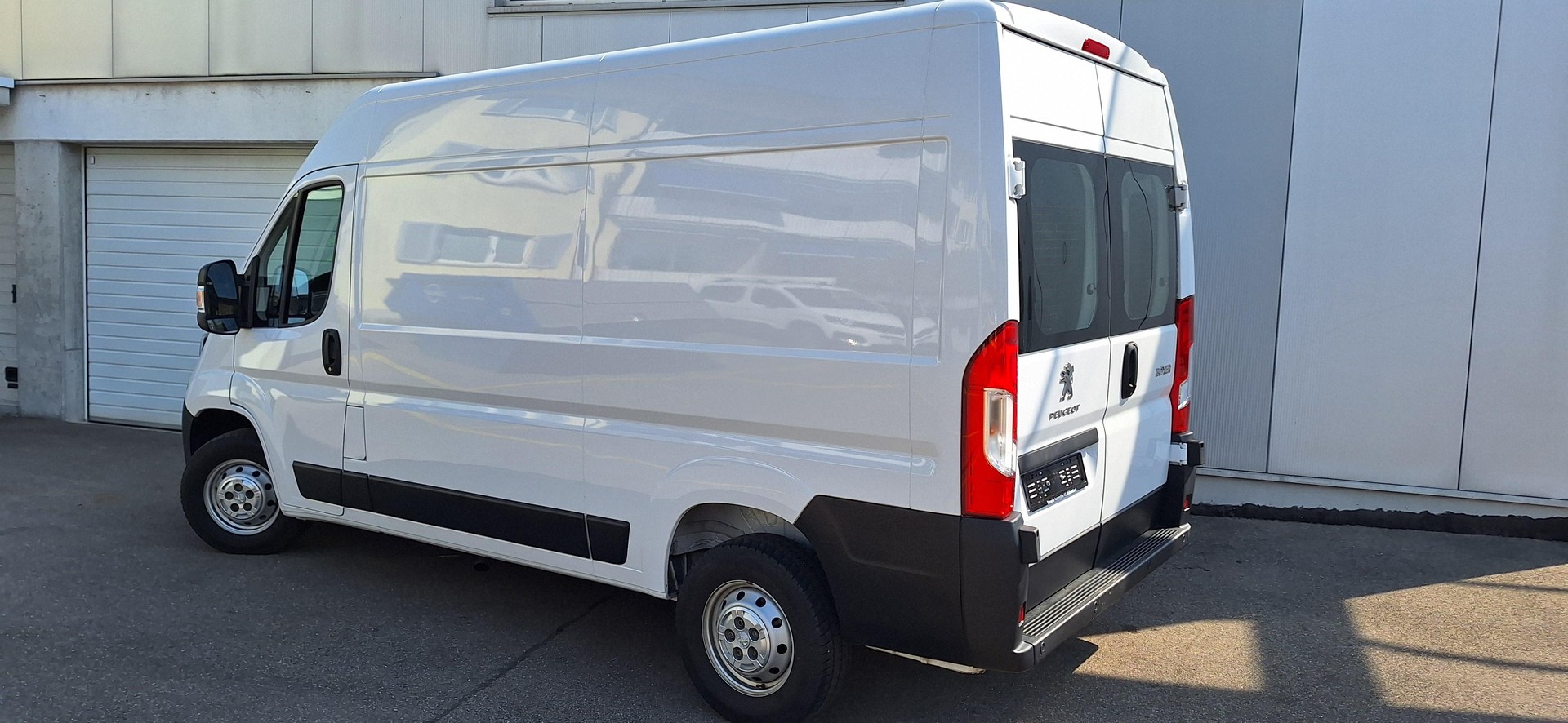 PEUGEOT Boxer Kaw. 335 L2H2 2.2 BlueHDi 140 Premium S/S-showroom-element-3
