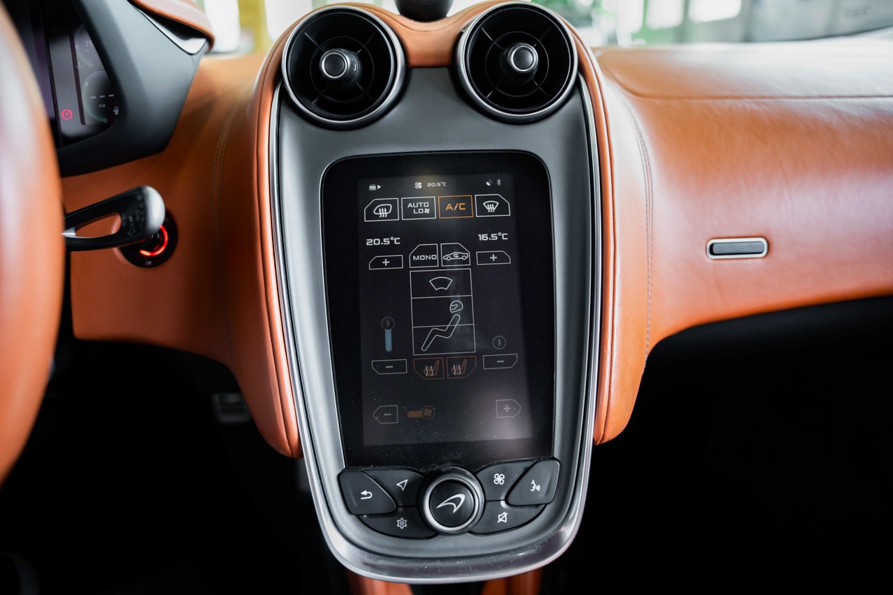 McLAREN 570S Coupé 3.8 V8 SSG-image-17