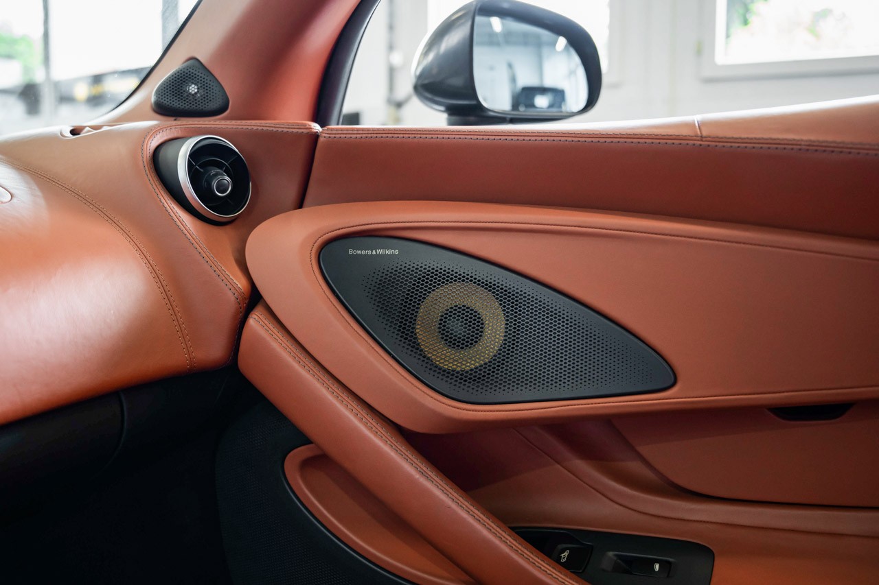 McLAREN 570S Coupé 3.8 V8 SSG-image-18