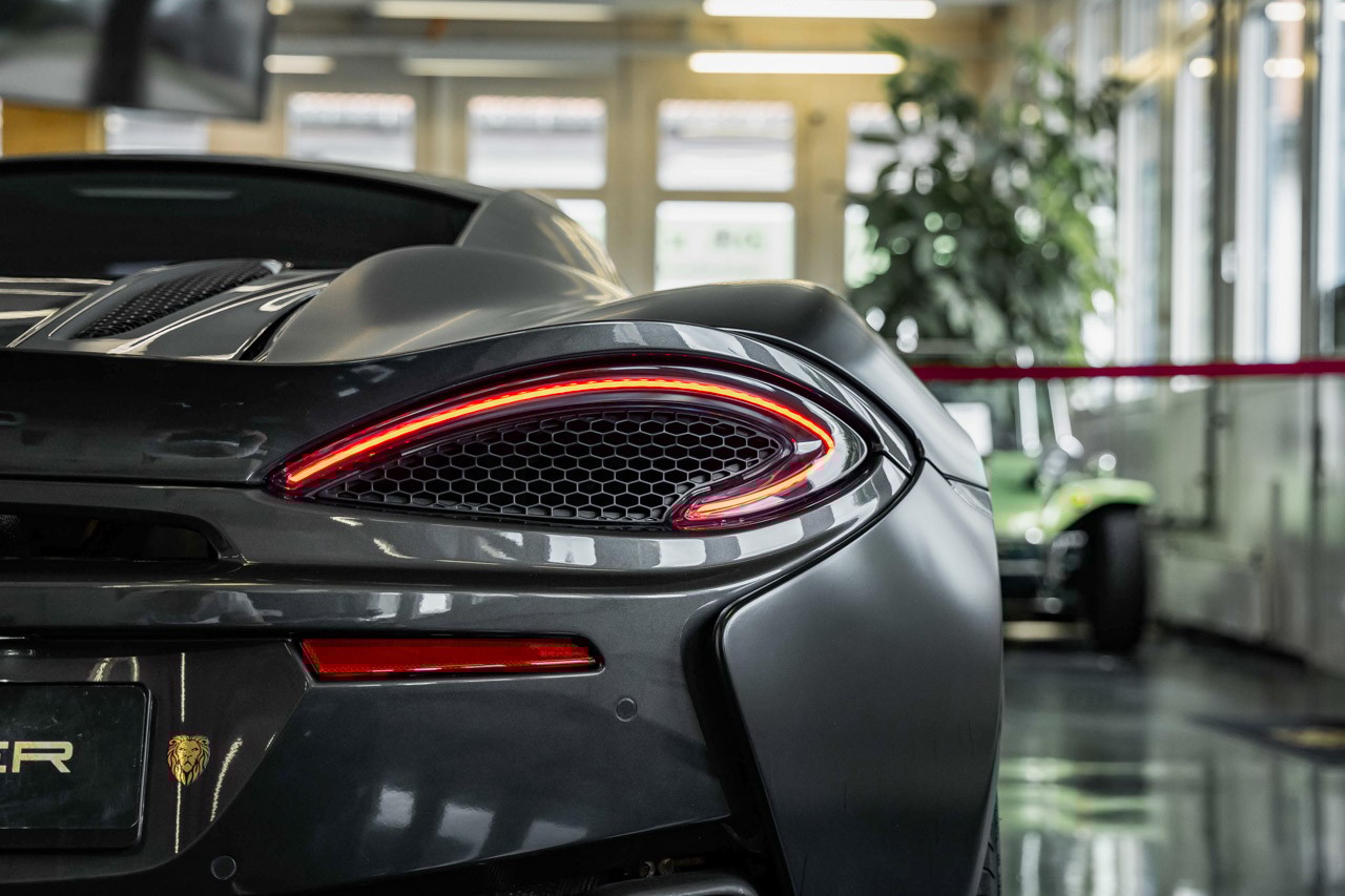 McLAREN 570S Coupé 3.8 V8 SSG-image-8