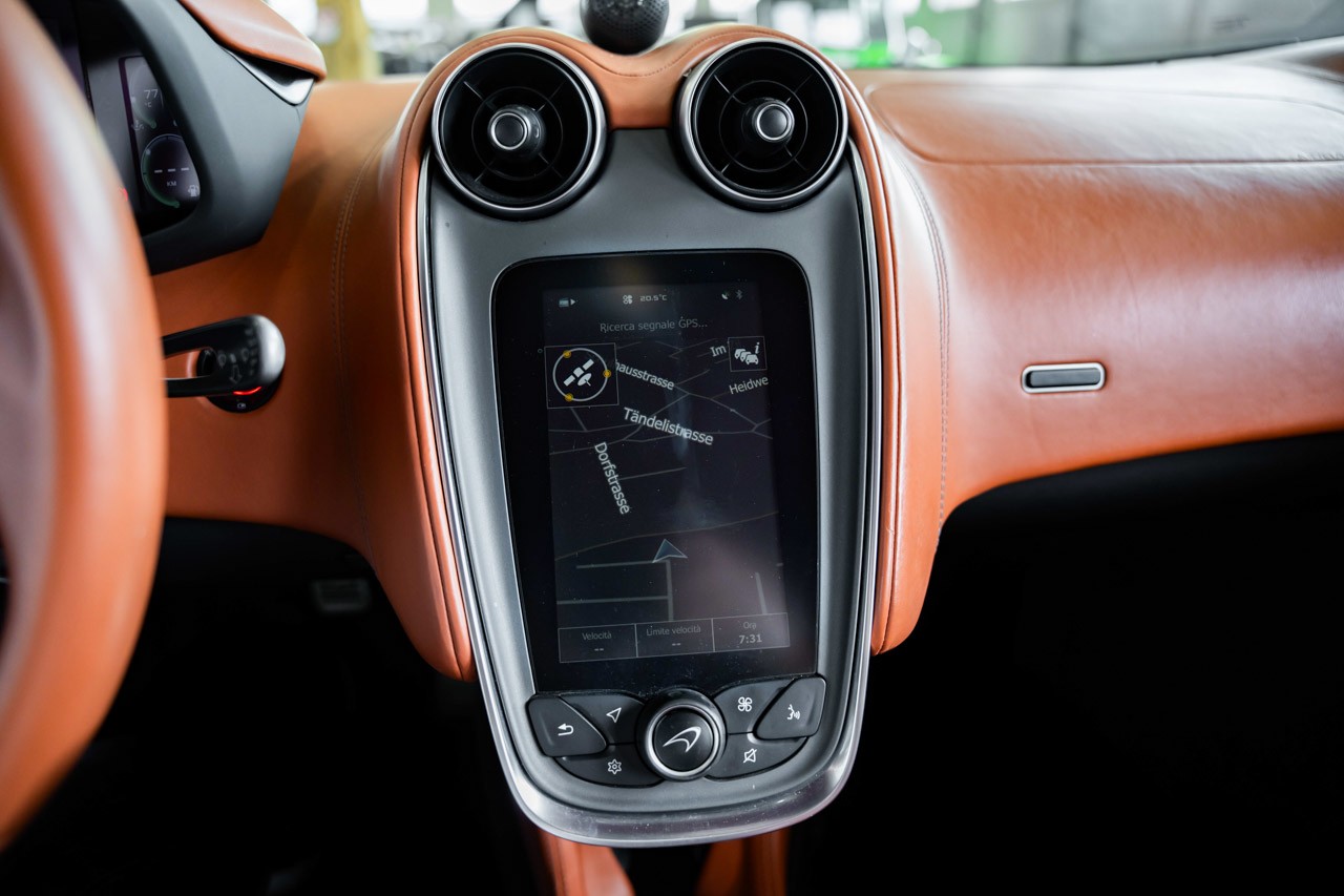 McLAREN 570S Coupé 3.8 V8 SSG-image-16