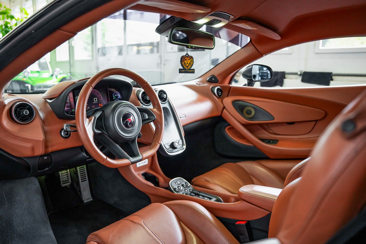 McLAREN 570S Coupé 3.8 V8 SSG-image-10