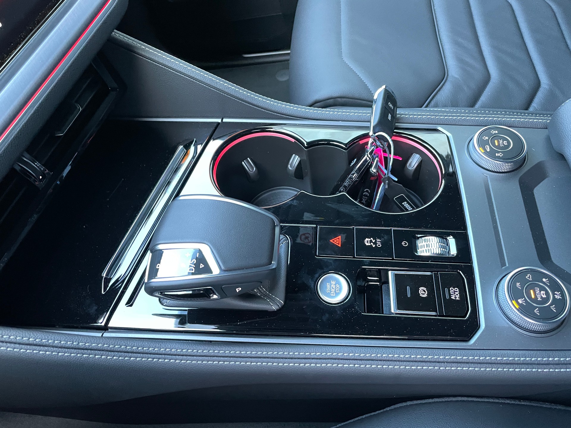 VW Touareg 3.0 TDI R-Line Tiptronic-image-23