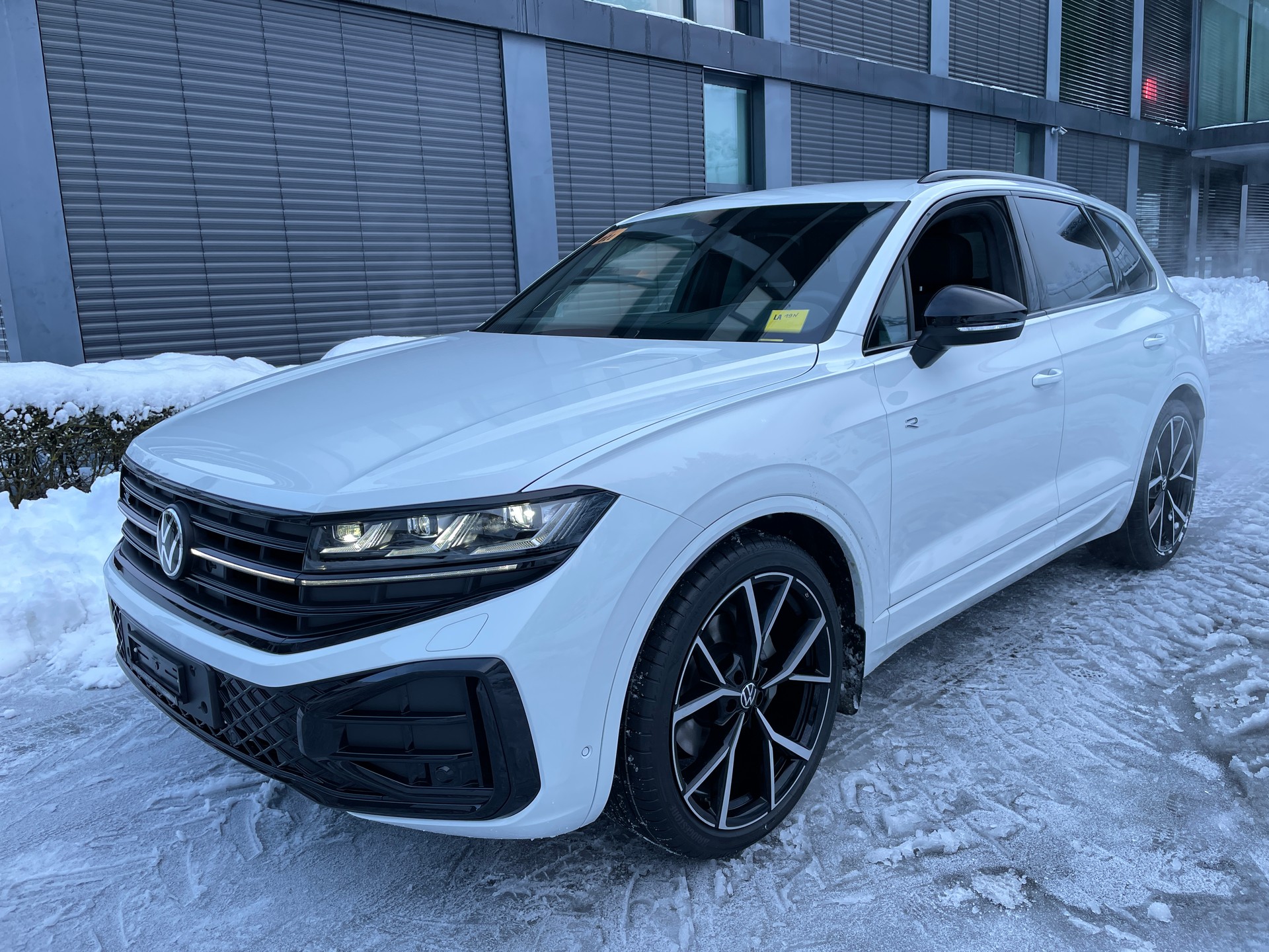 VW Touareg 3.0 TDI R-Line Tiptronic-image-0