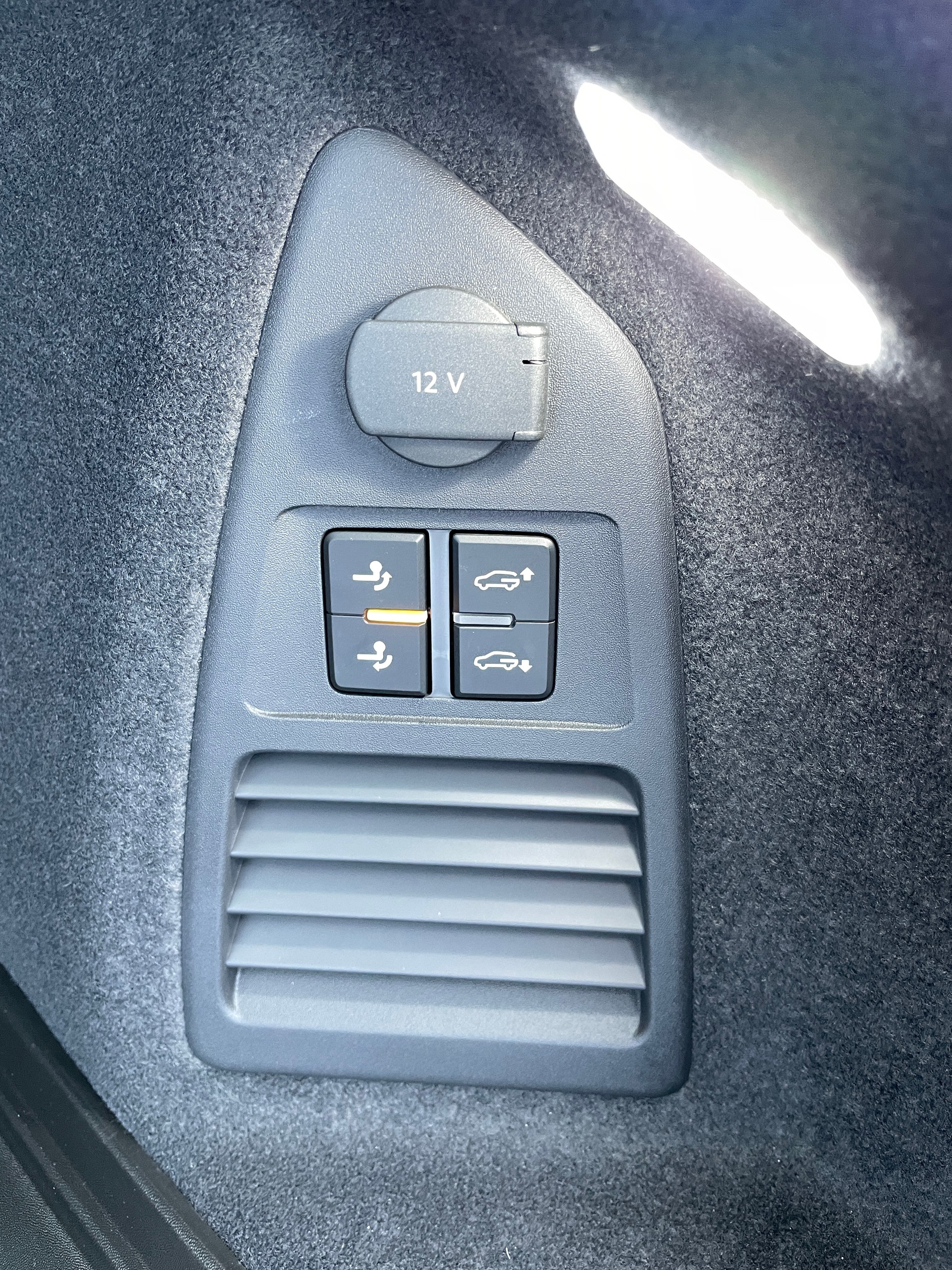 VW Touareg 3.0 TDI R-Line Tiptronic-image-6