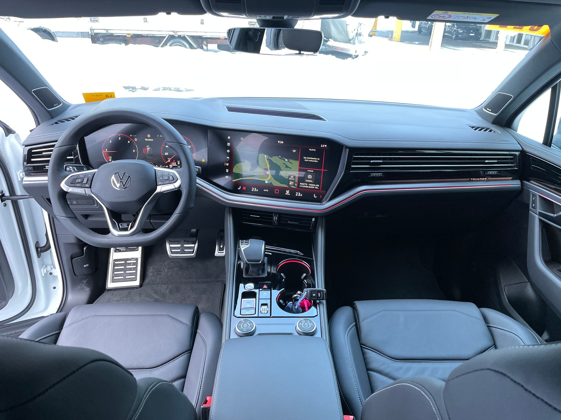 VW Touareg 3.0 TDI R-Line Tiptronic-image-17