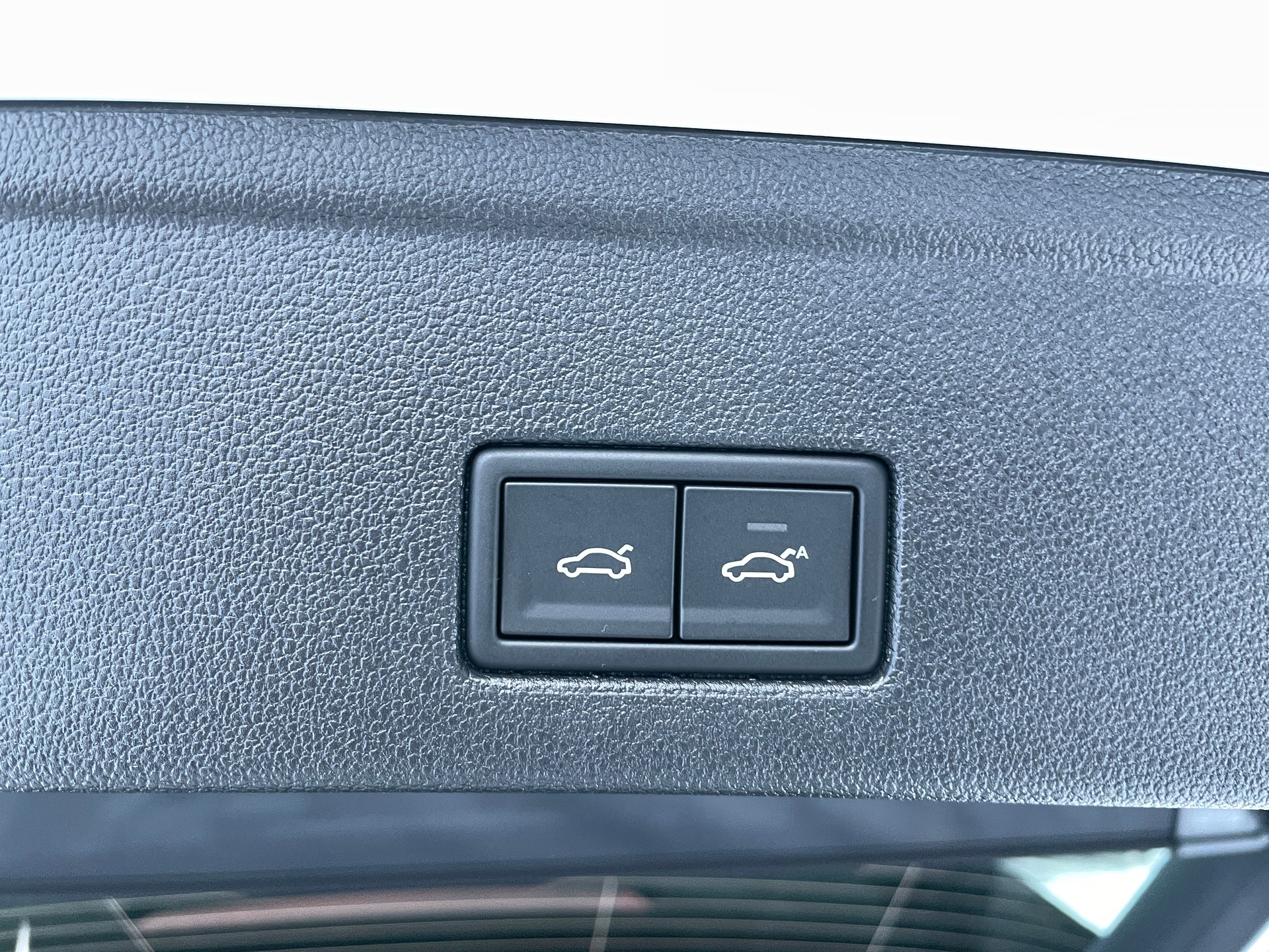 VW Touareg 3.0 TDI R-Line Tiptronic-image-5