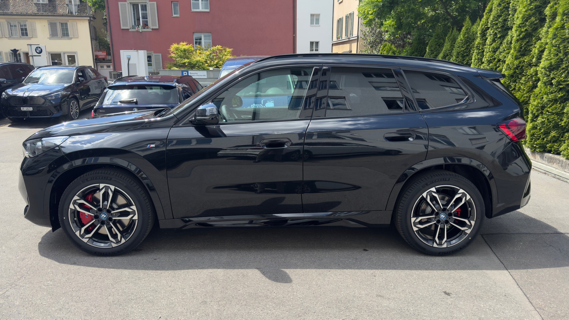 BMW iX1 xDrive 30 M Sport Pro-showroom-element-1