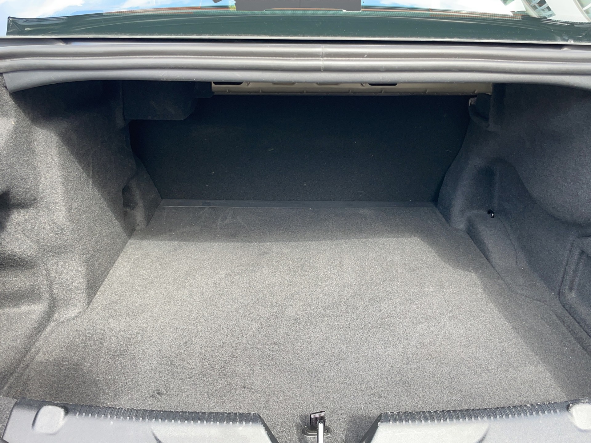 JAGUAR XE 2.0d SE D180 RWD Automat-image-11