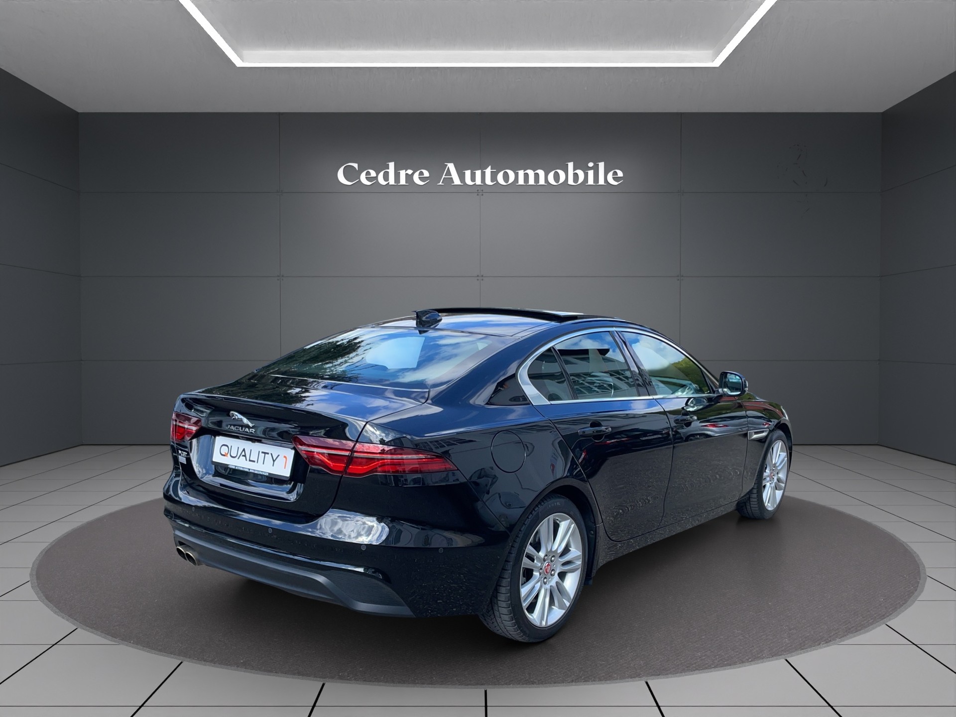 JAGUAR XE 2.0d SE D180 RWD Automat-showroom-element-3