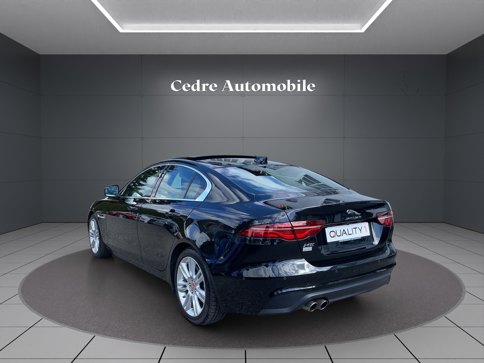 JAGUAR XE 2.0d SE D180 RWD Automat-showroom-element-2