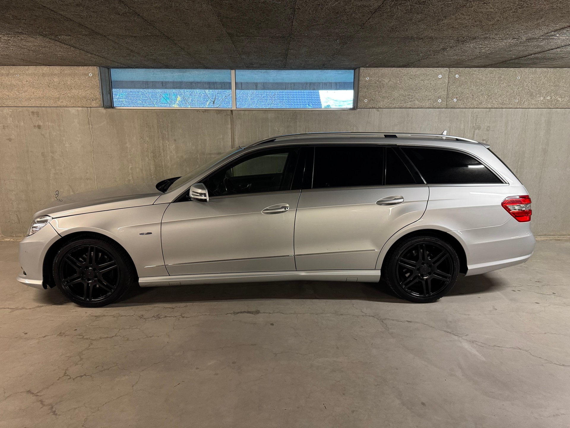 MERCEDES-BENZ E 250 CDI BlueEff. Avantgarde 4Matic 7G-Tronic-showroom-element-1