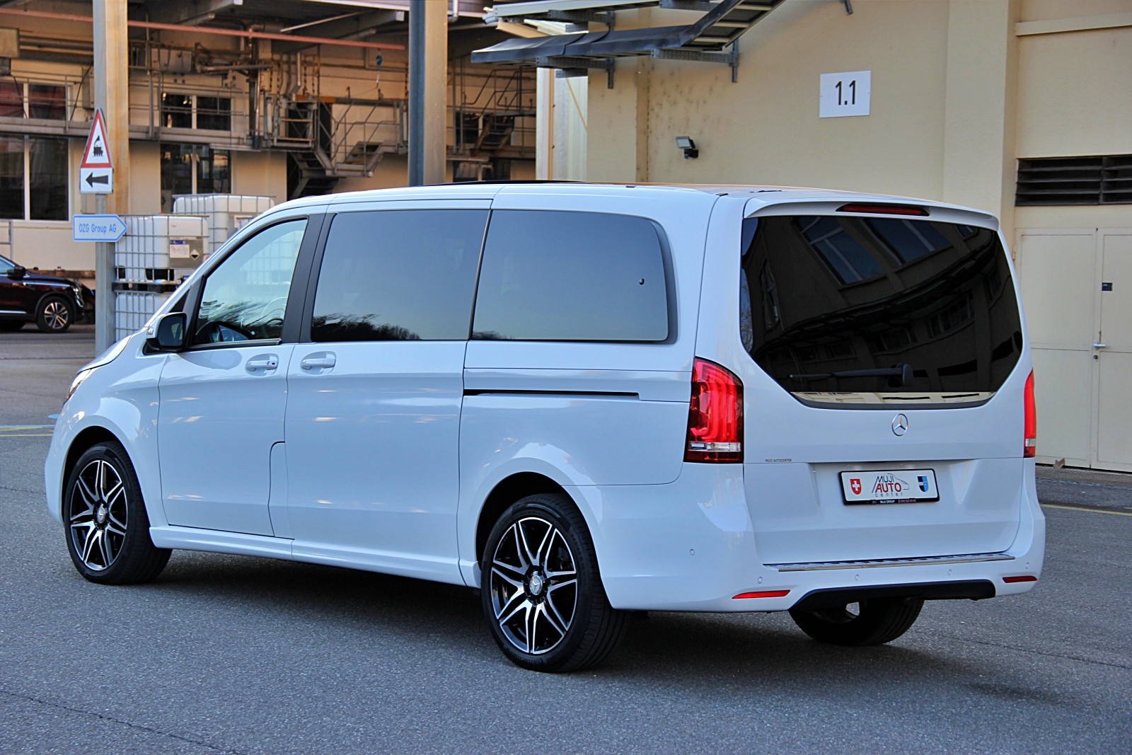 MERCEDES-BENZ V 250 d Exclusive lang 4Matic 7G-Tronic-showroom-element-2