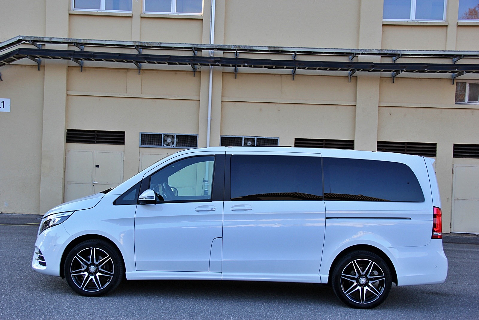 MERCEDES-BENZ V 250 d Exclusive lang 4Matic 7G-Tronic-showroom-element-1
