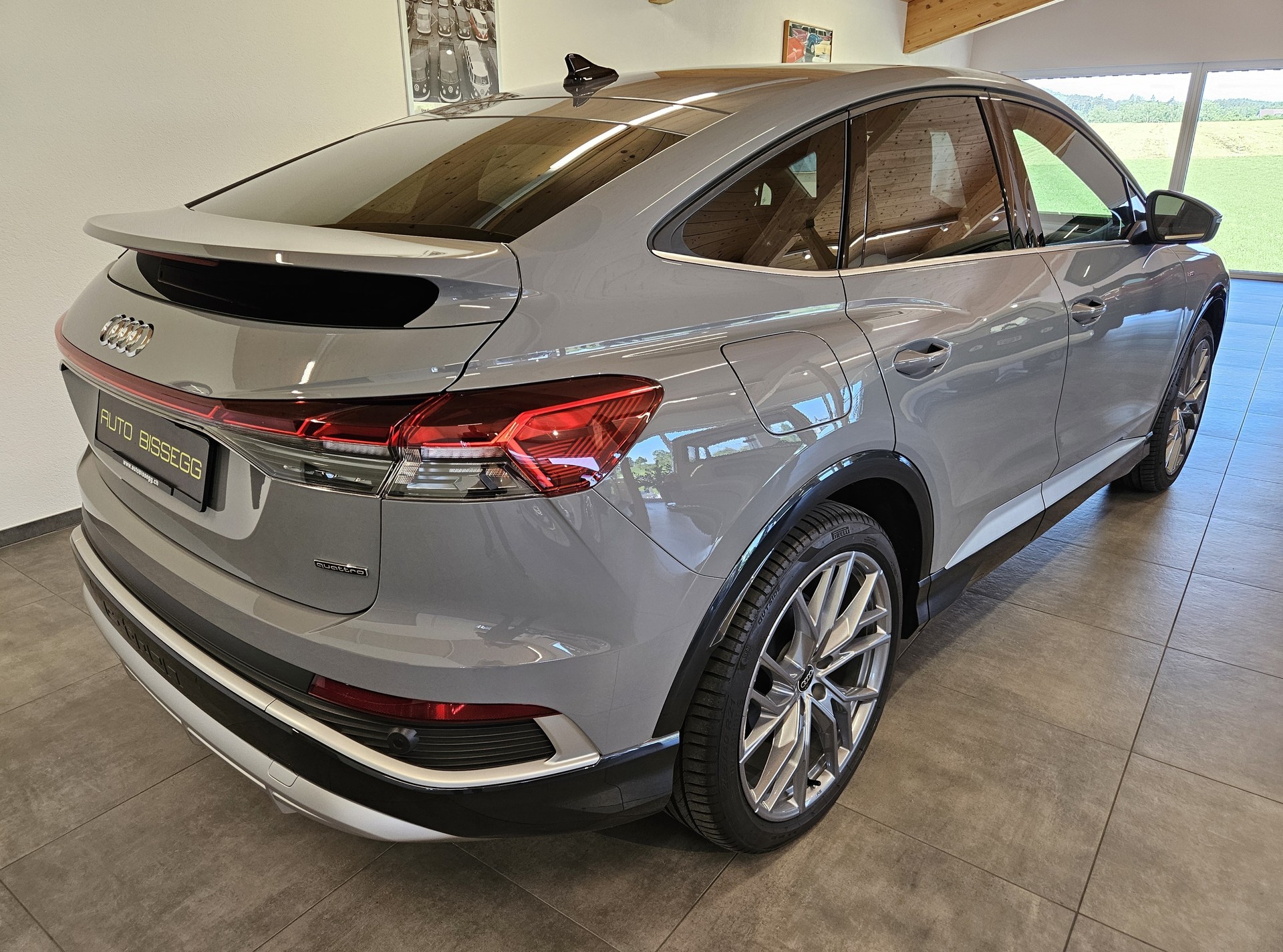 AUDI Q4 Sportback e-tron 50 quattro S-Line mit Anhängerkupplung-image-8