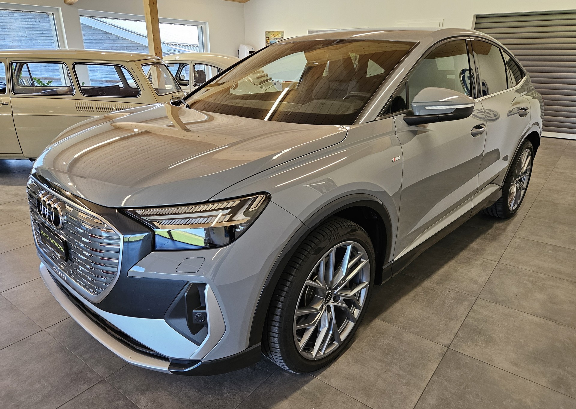 AUDI Q4 Sportback e-tron 50 quattro S-Line mit Anhängerkupplung-image-2