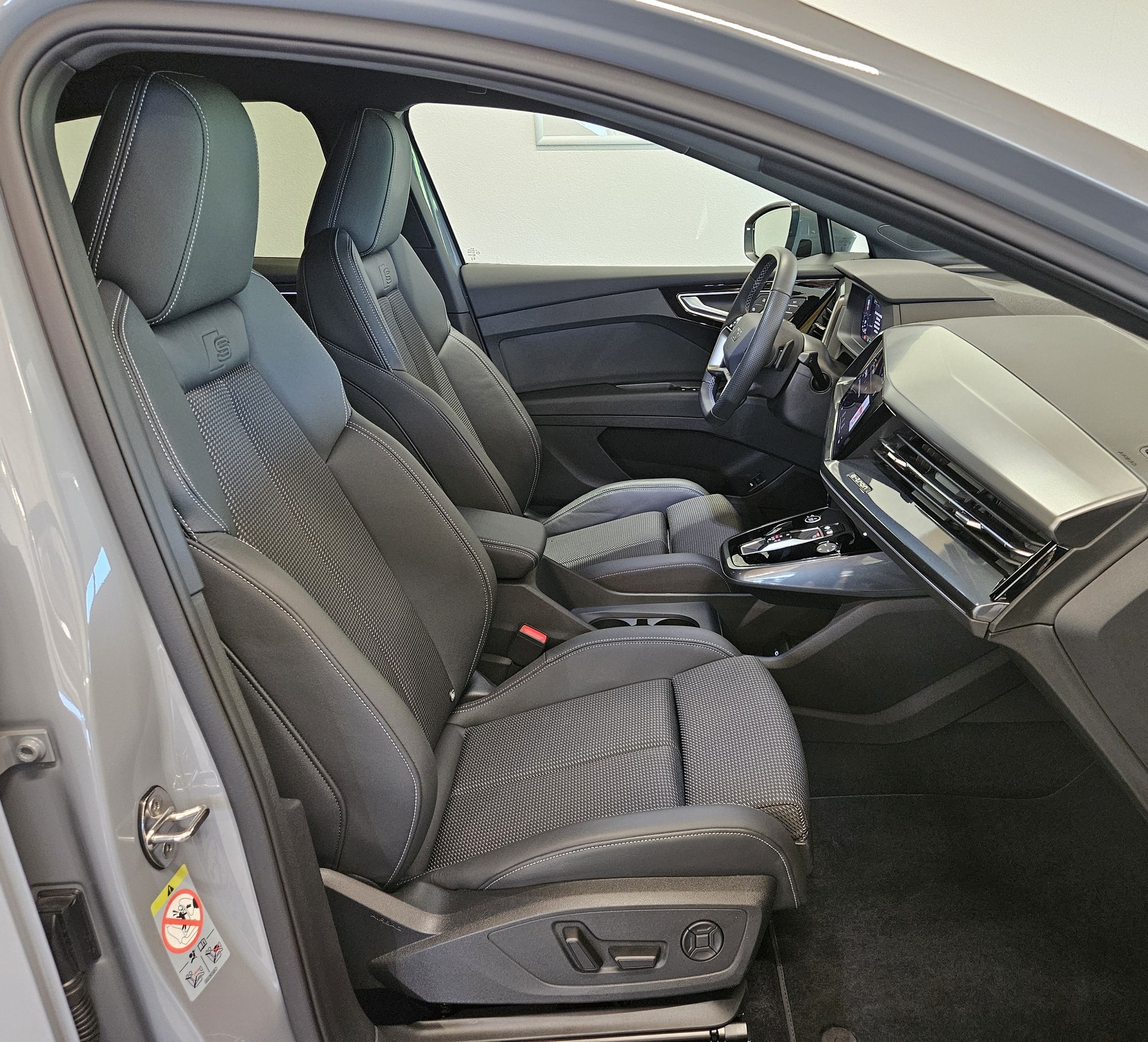 AUDI Q4 Sportback e-tron 50 quattro S-Line mit Anhängerkupplung-image-14
