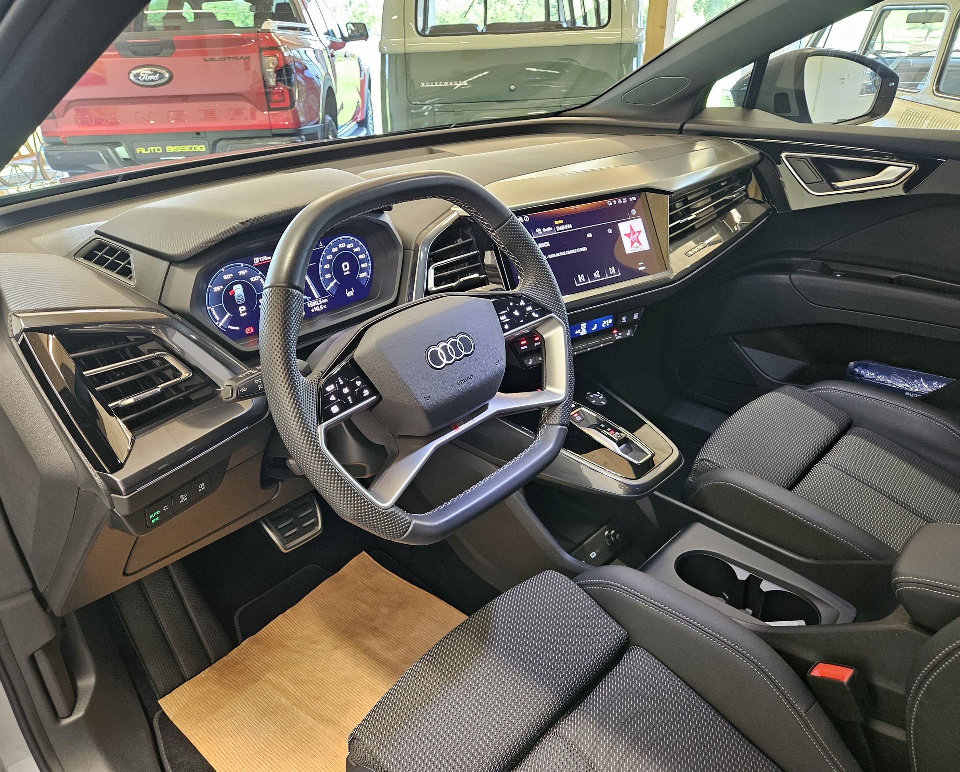 AUDI Q4 Sportback e-tron 50 quattro S-Line mit Anhängerkupplung-image-12