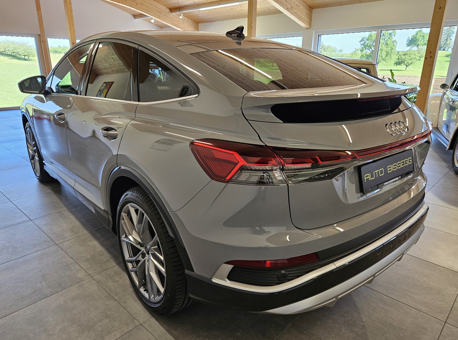 AUDI Q4 Sportback e-tron 50 quattro S-Line mit Anhängerkupplung-image-4