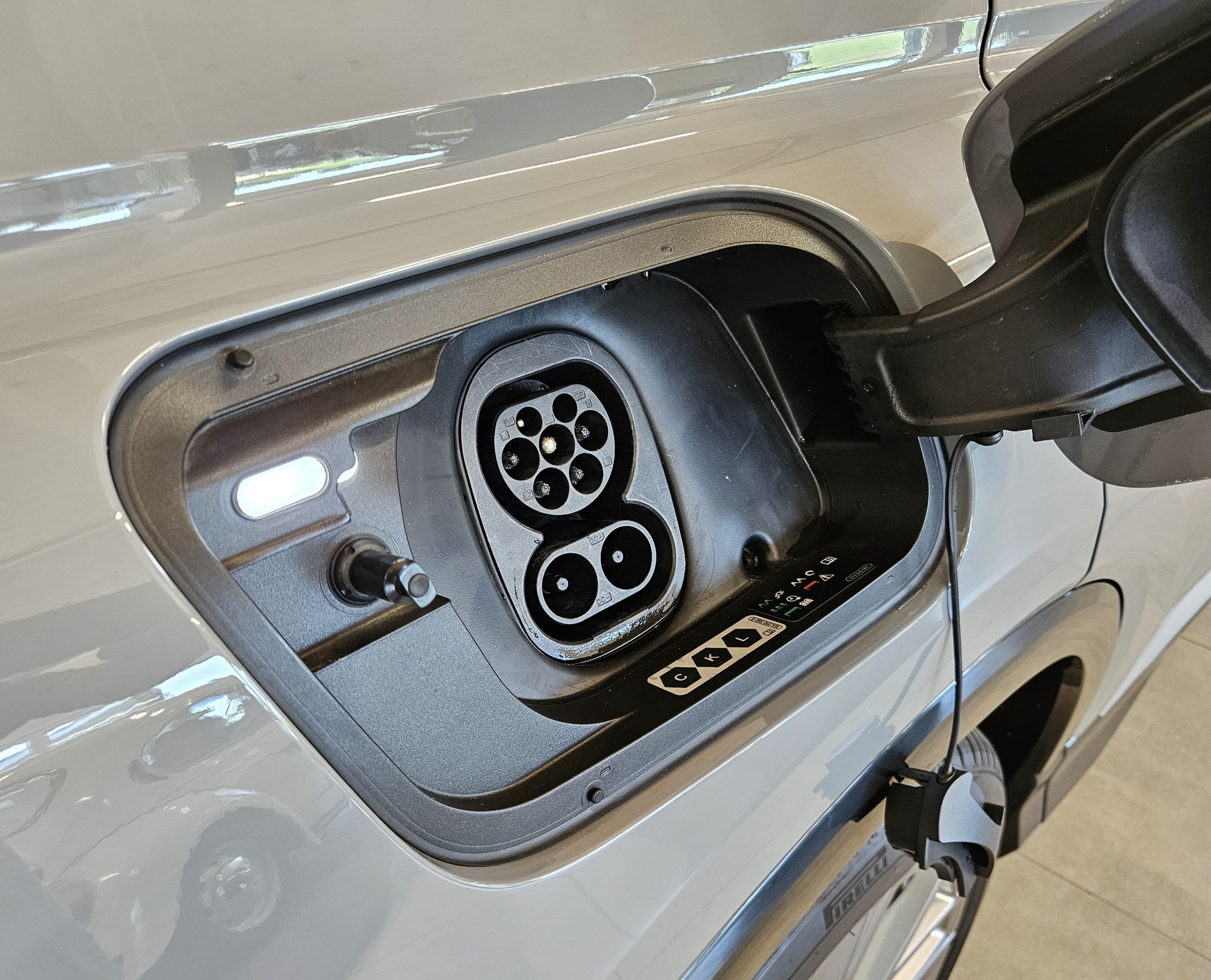 AUDI Q4 Sportback e-tron 50 quattro S-Line mit Anhängerkupplung-image-9
