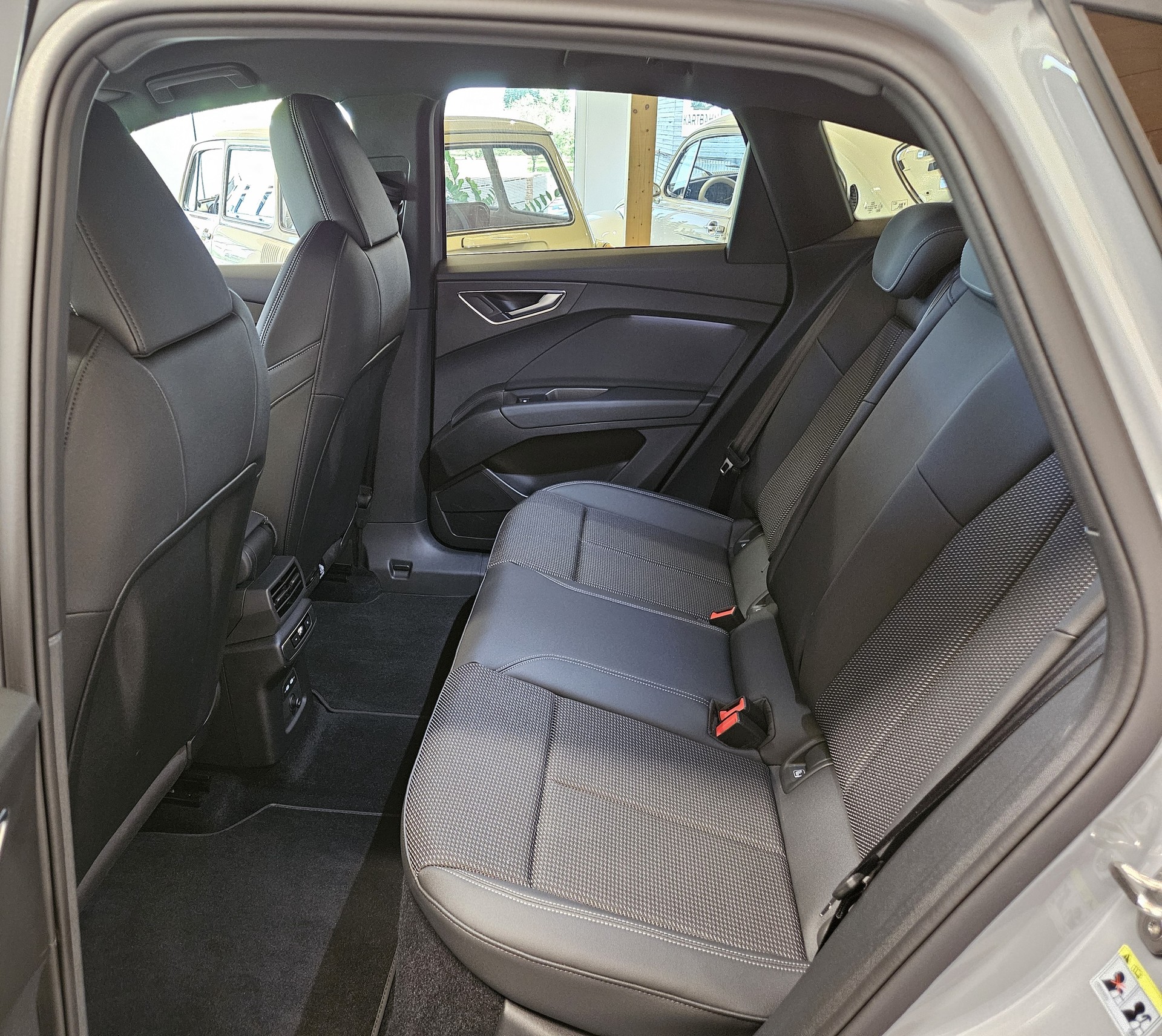 AUDI Q4 Sportback e-tron 50 quattro S-Line mit Anhängerkupplung-image-27